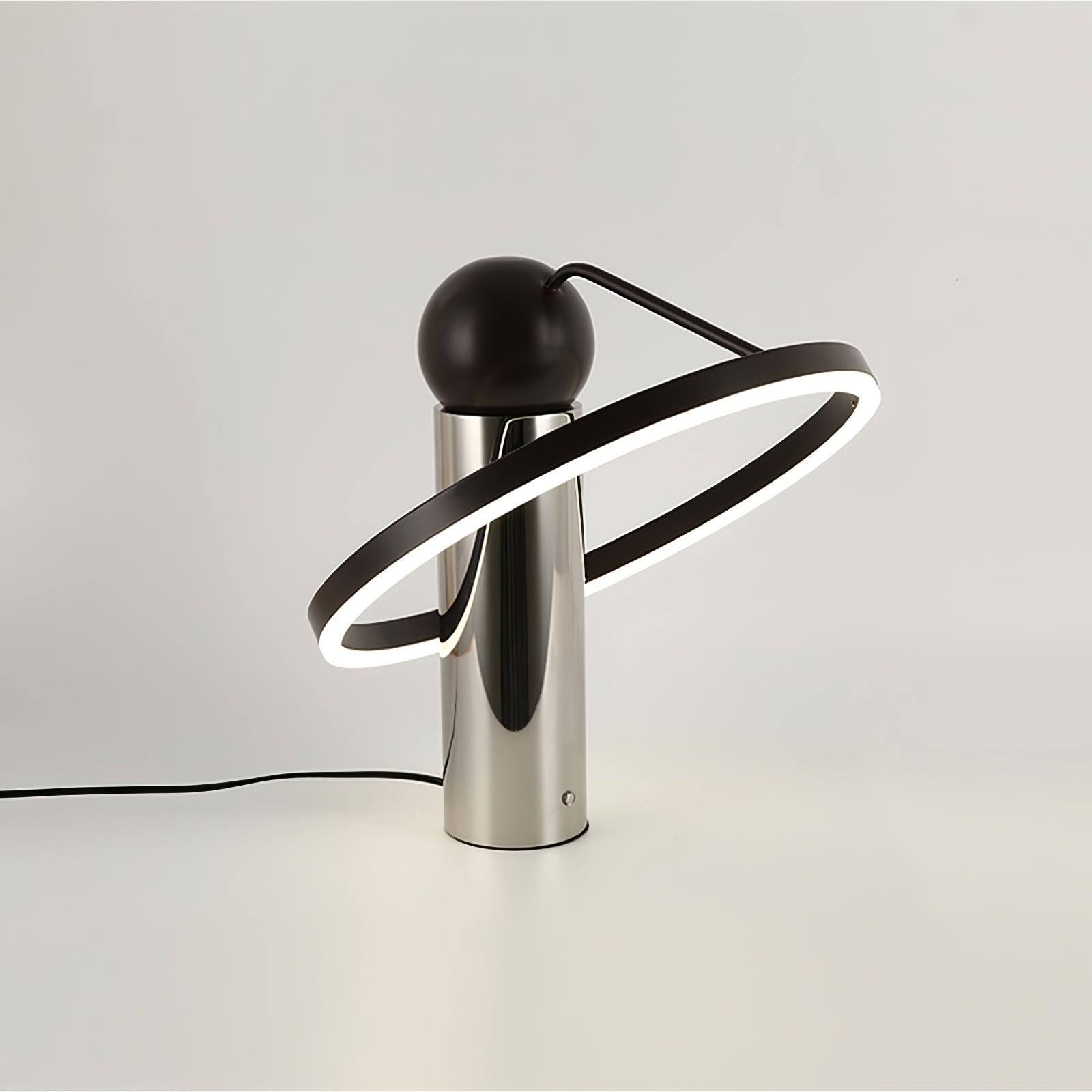 置き忘れたテーブルランプ