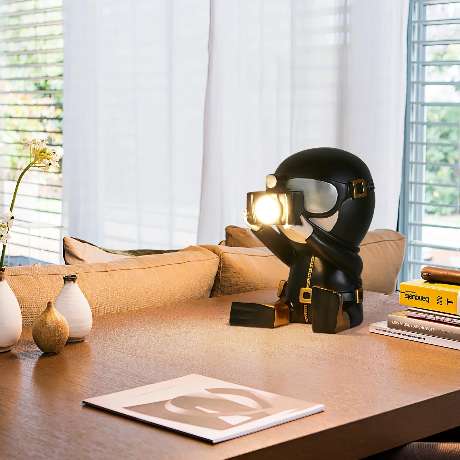 冒険家樹脂テーブルランプ