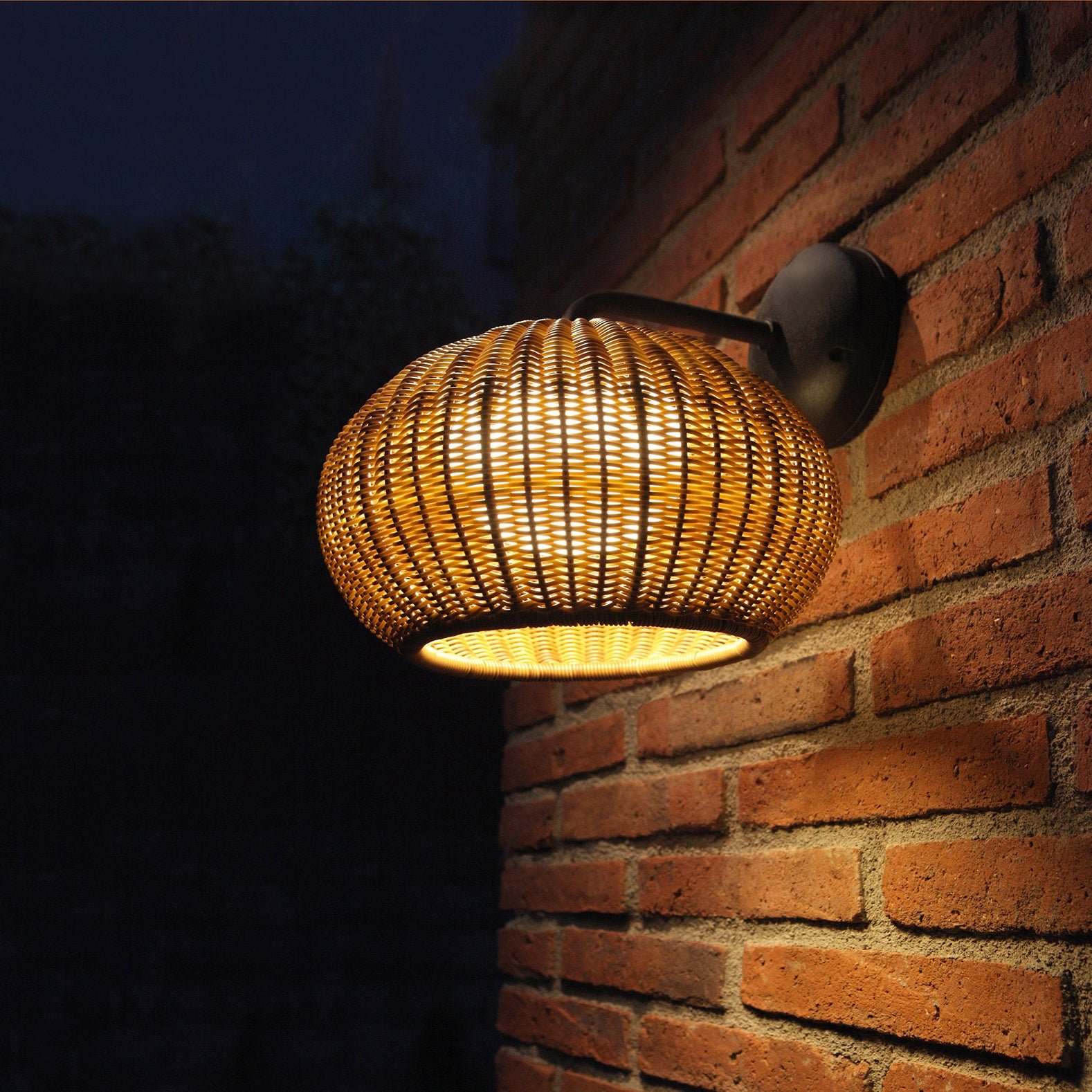 Garota Wall Lamp