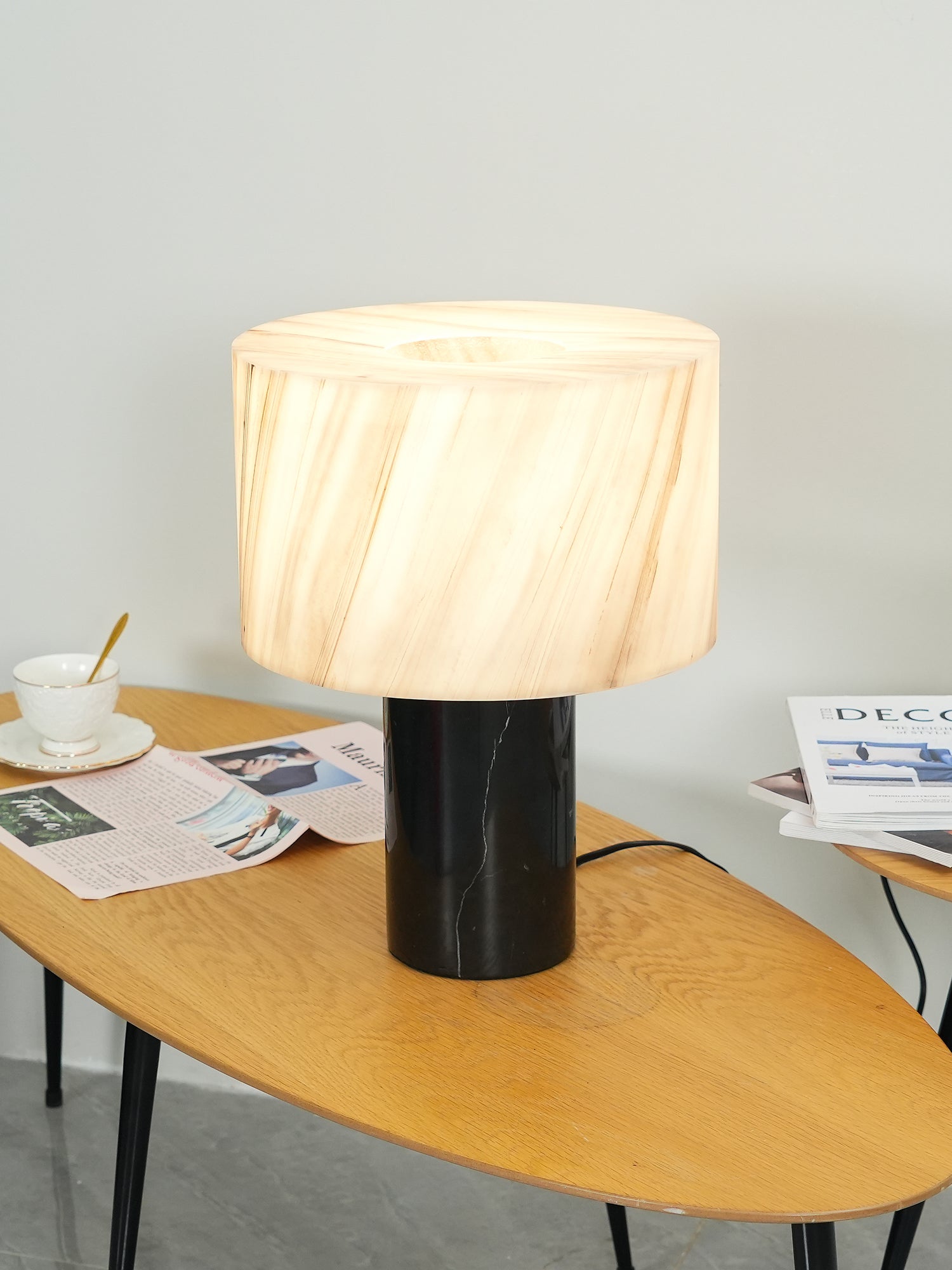 最初のテーブルランプ