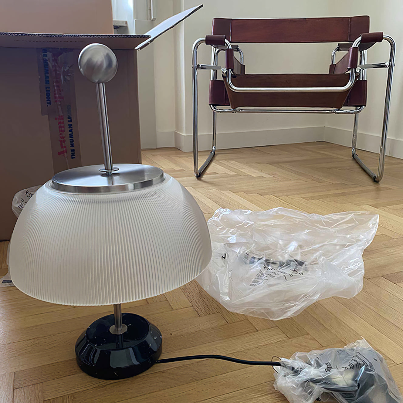 アルファ テーブルランプ