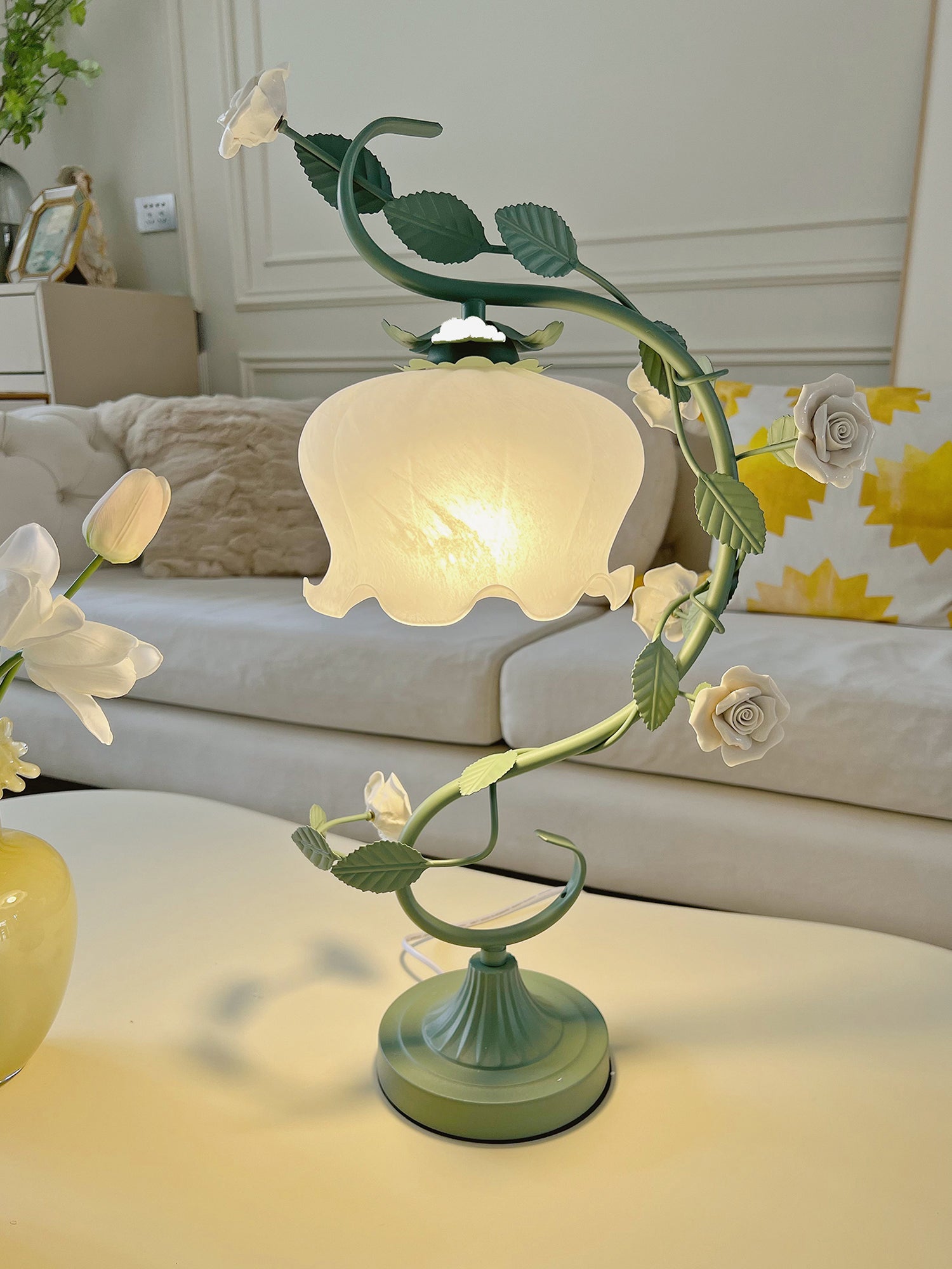 ホワイトローズアイアンテーブルランプ