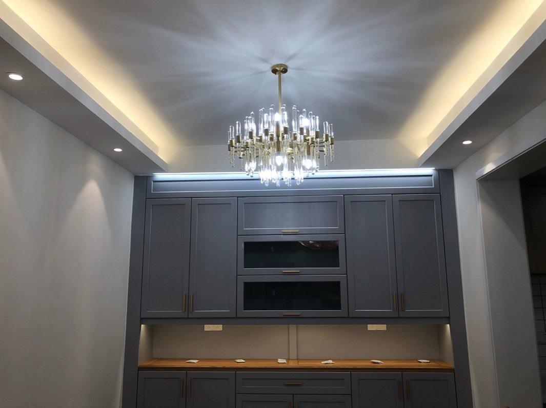 透明ガラスロッド真鍮シャンデリア