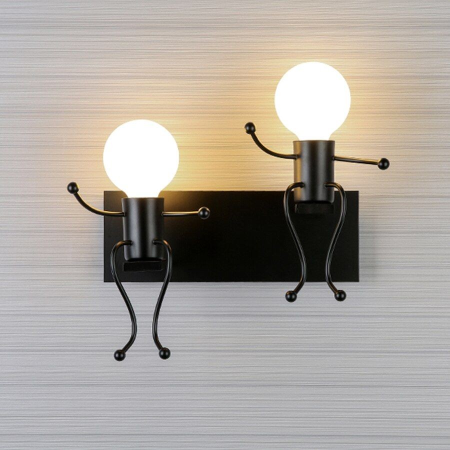 斬新な人型ウォールライト