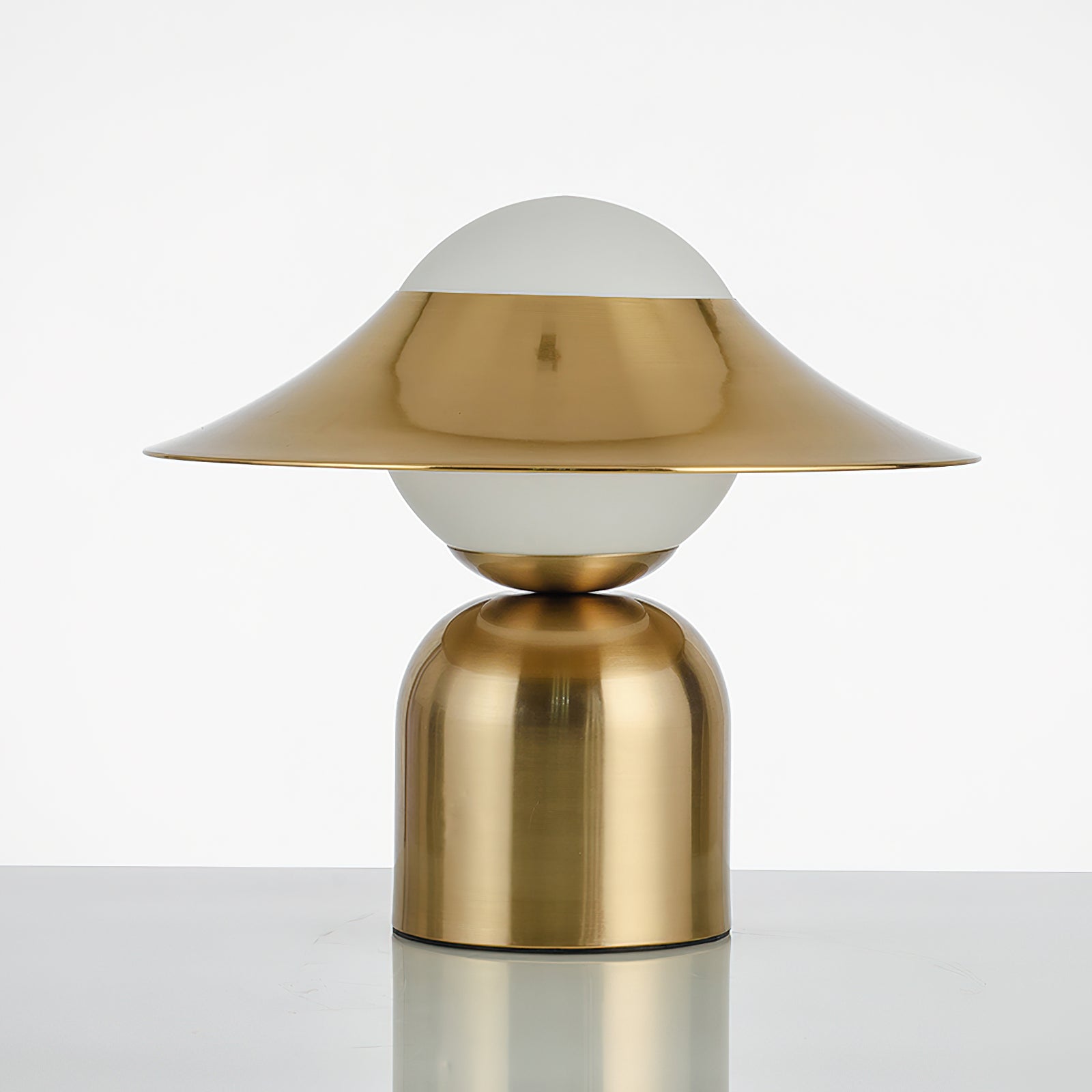 帽子型テーブルランプ