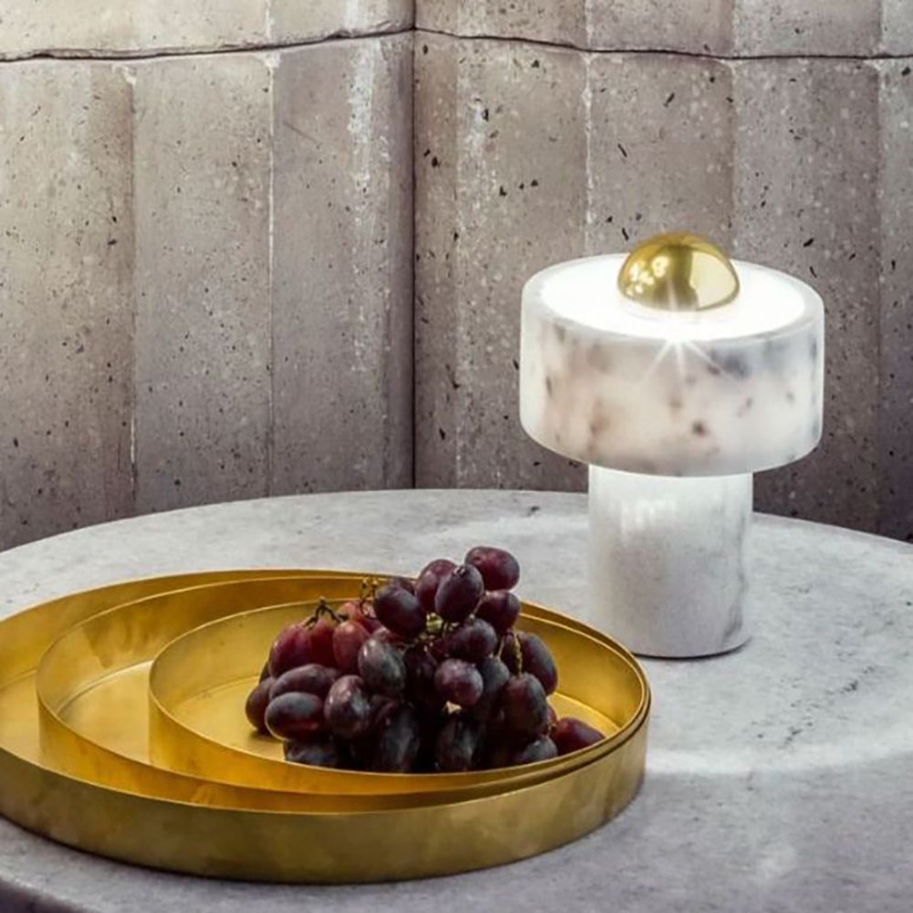 石のテーブルランプ