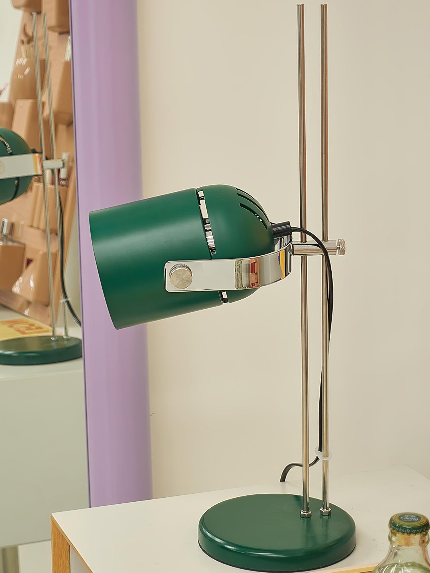 Adjusta 昇降式デスクランプ