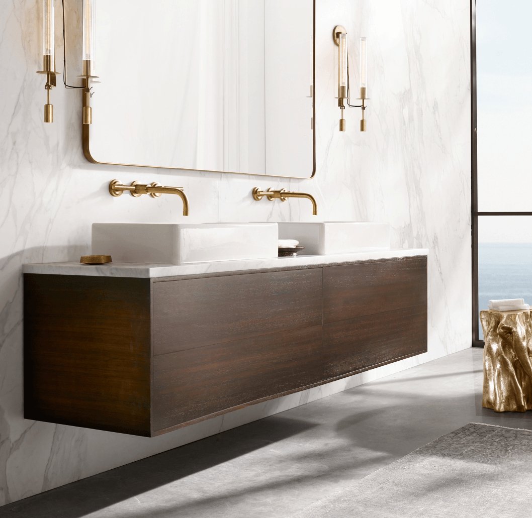 フランス古典主義のプラグインウォールランプ