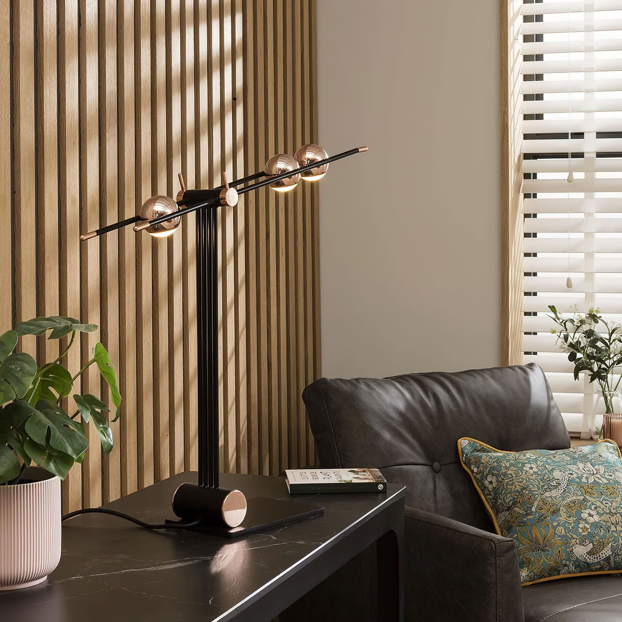 ローズゴールドビーズテーブルランプ