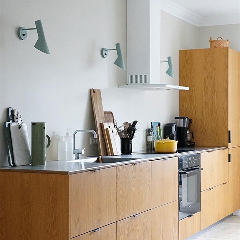 デンマークデザインの回転式ウォールランプ