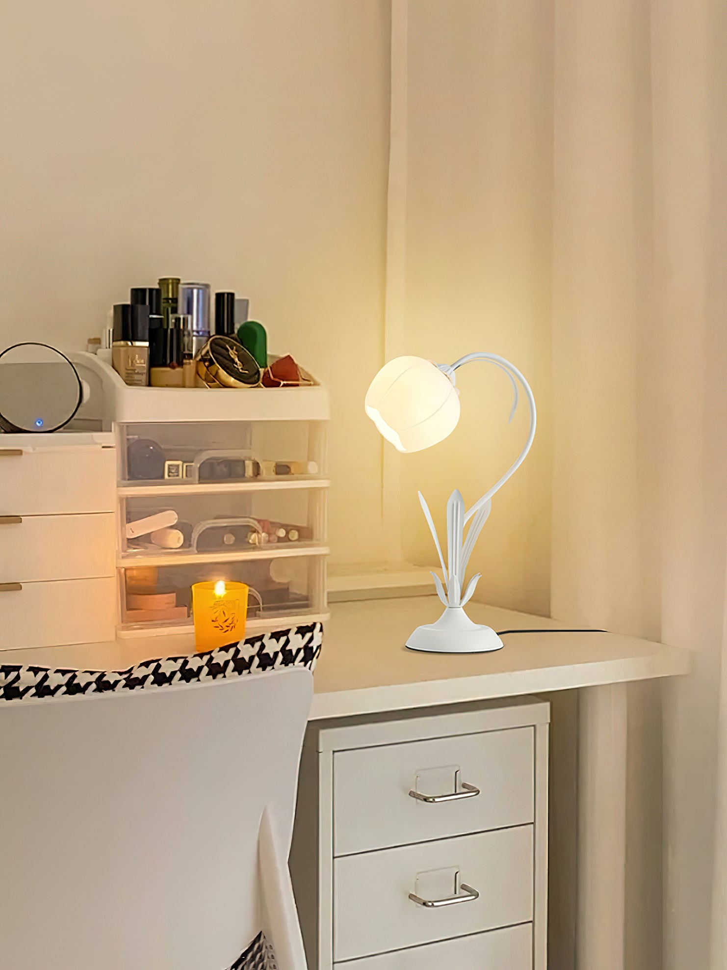 花の雰囲気のあるテーブルランプ