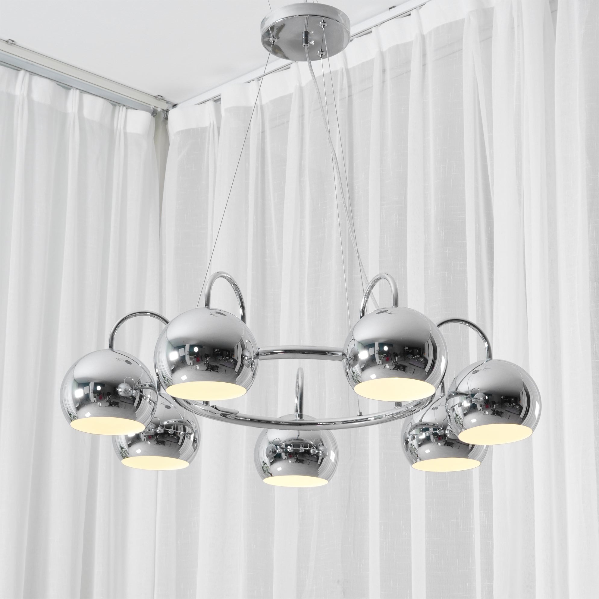 目玉シャンデリア