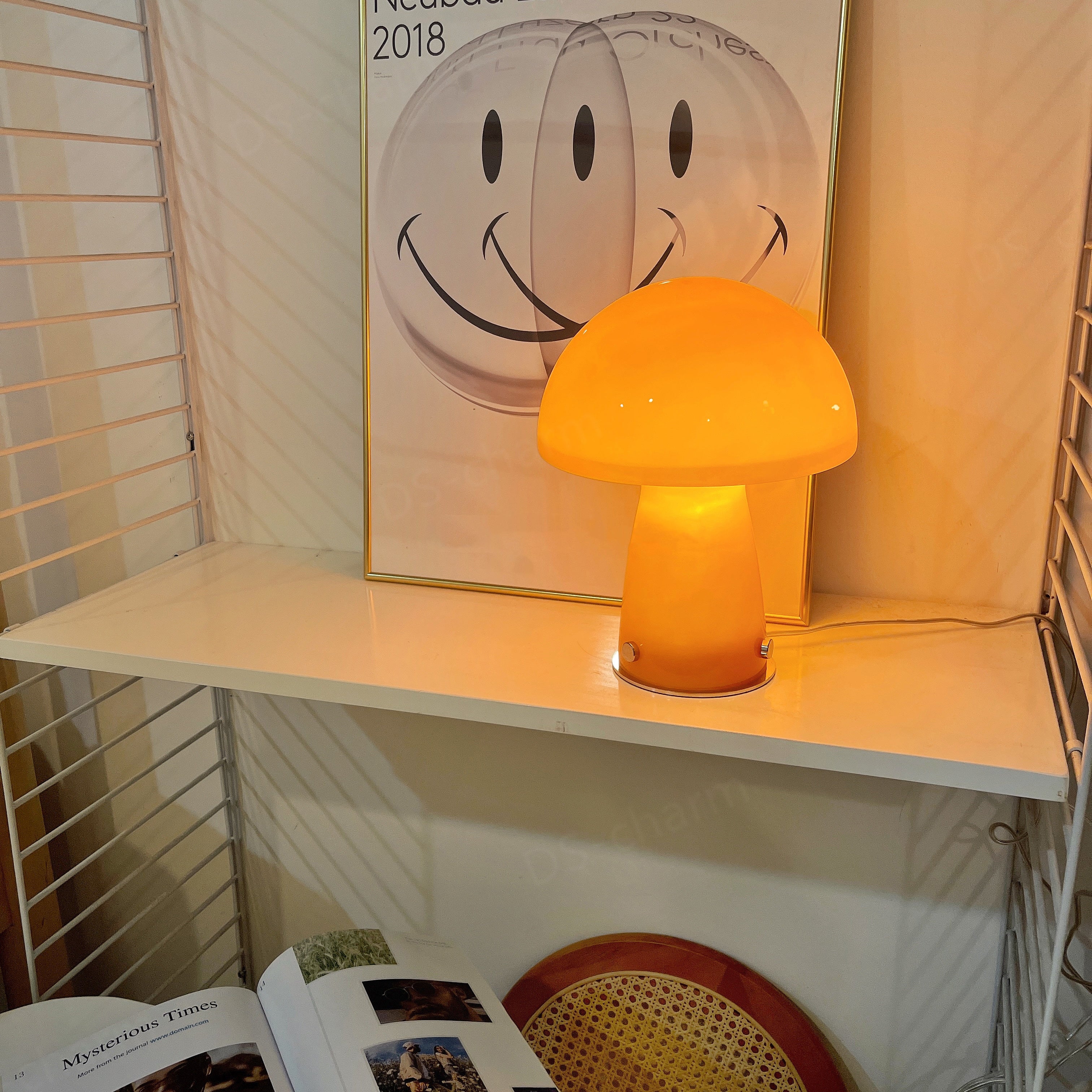 キノコのテーブルランプ