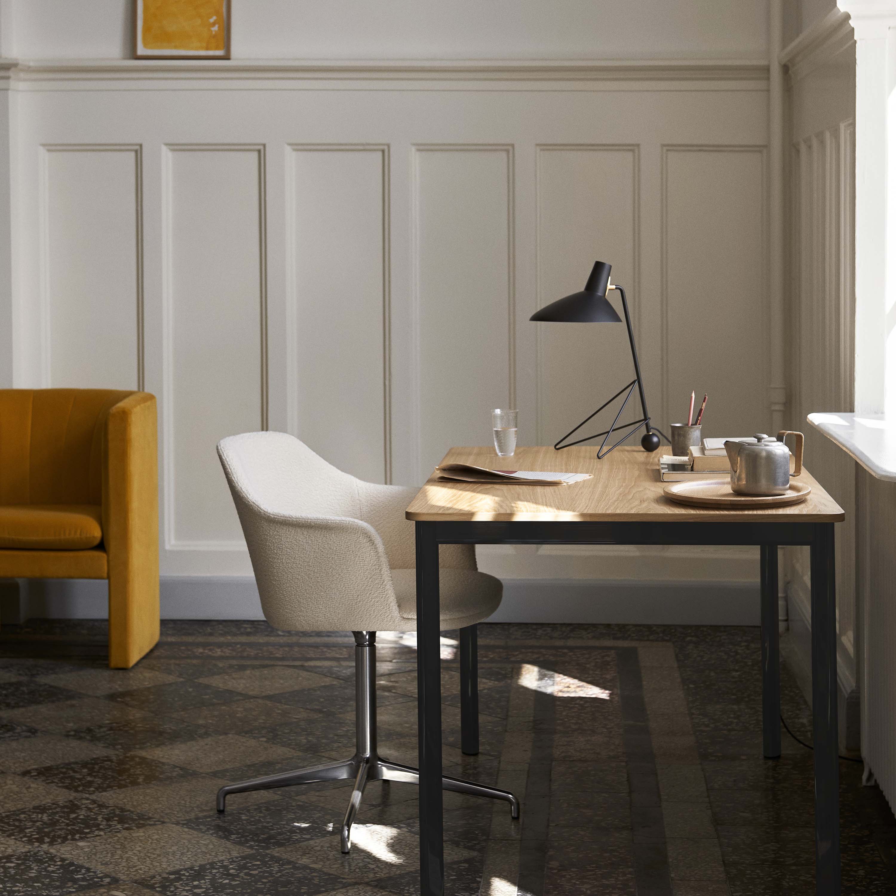 スヴェルト ノワール テーブルランプ