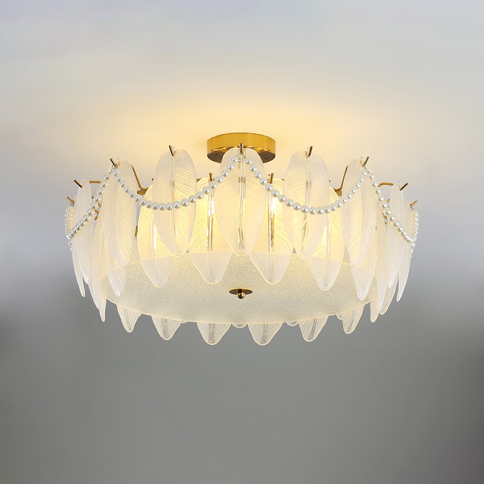 ガラスの羽根のシャンデリア