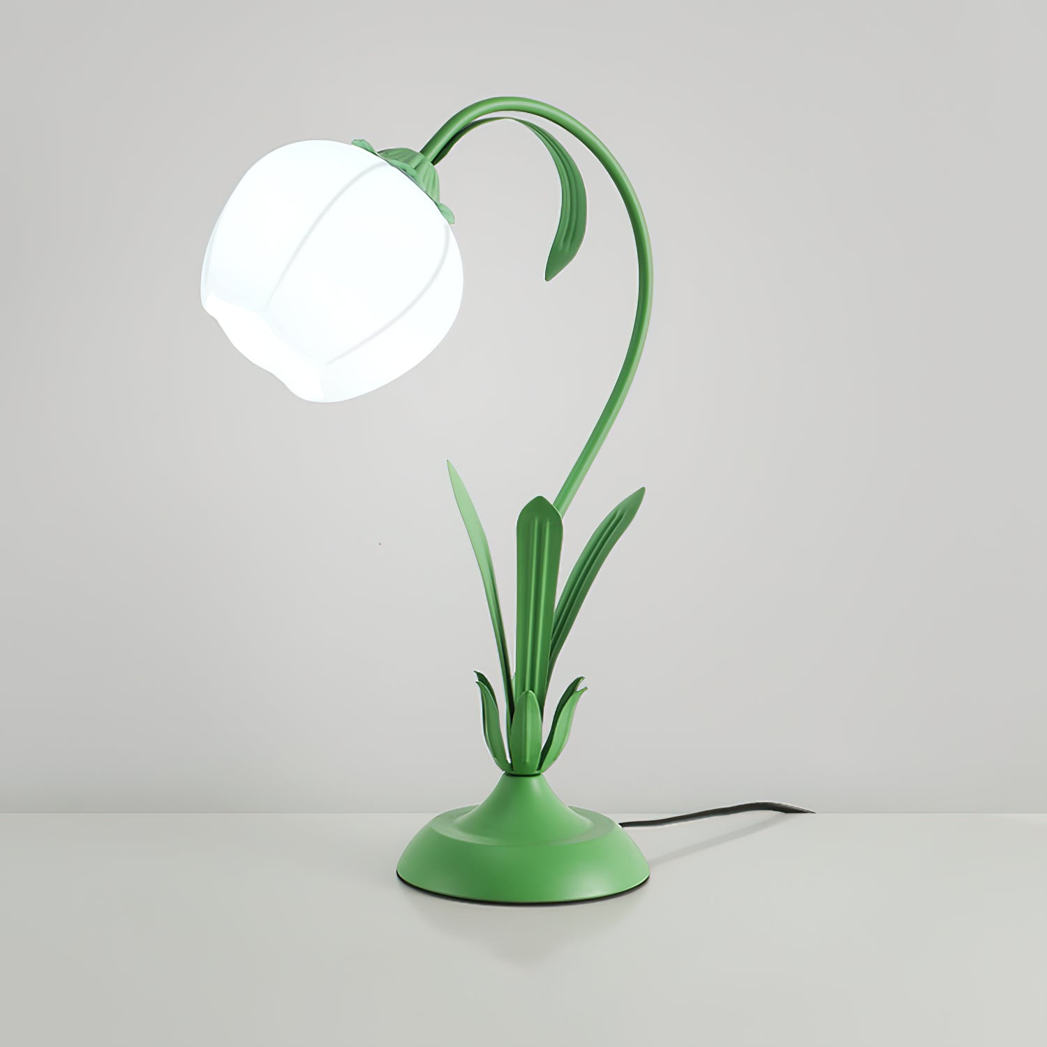 花の雰囲気のあるテーブルランプ