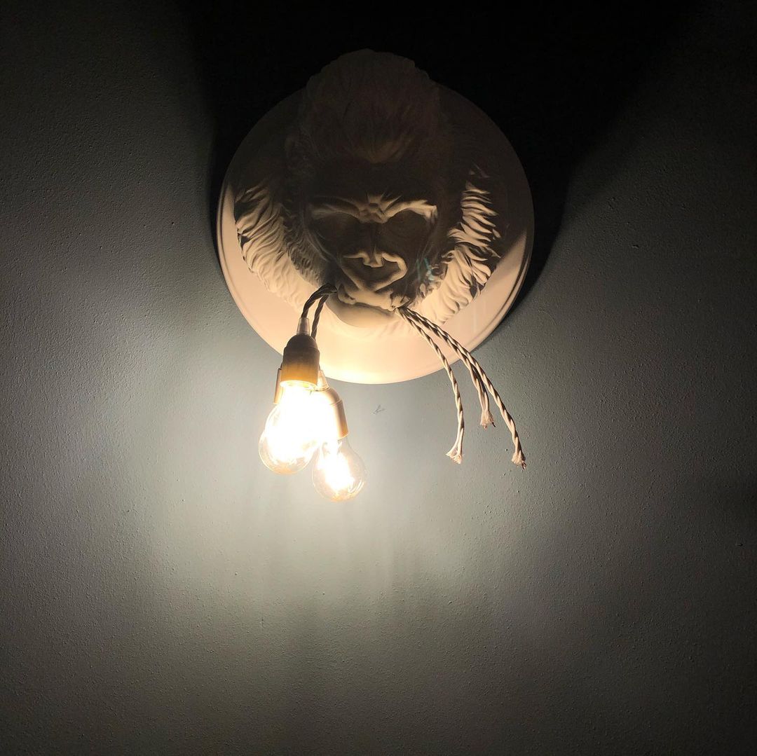 リラ ウォール スコンセ