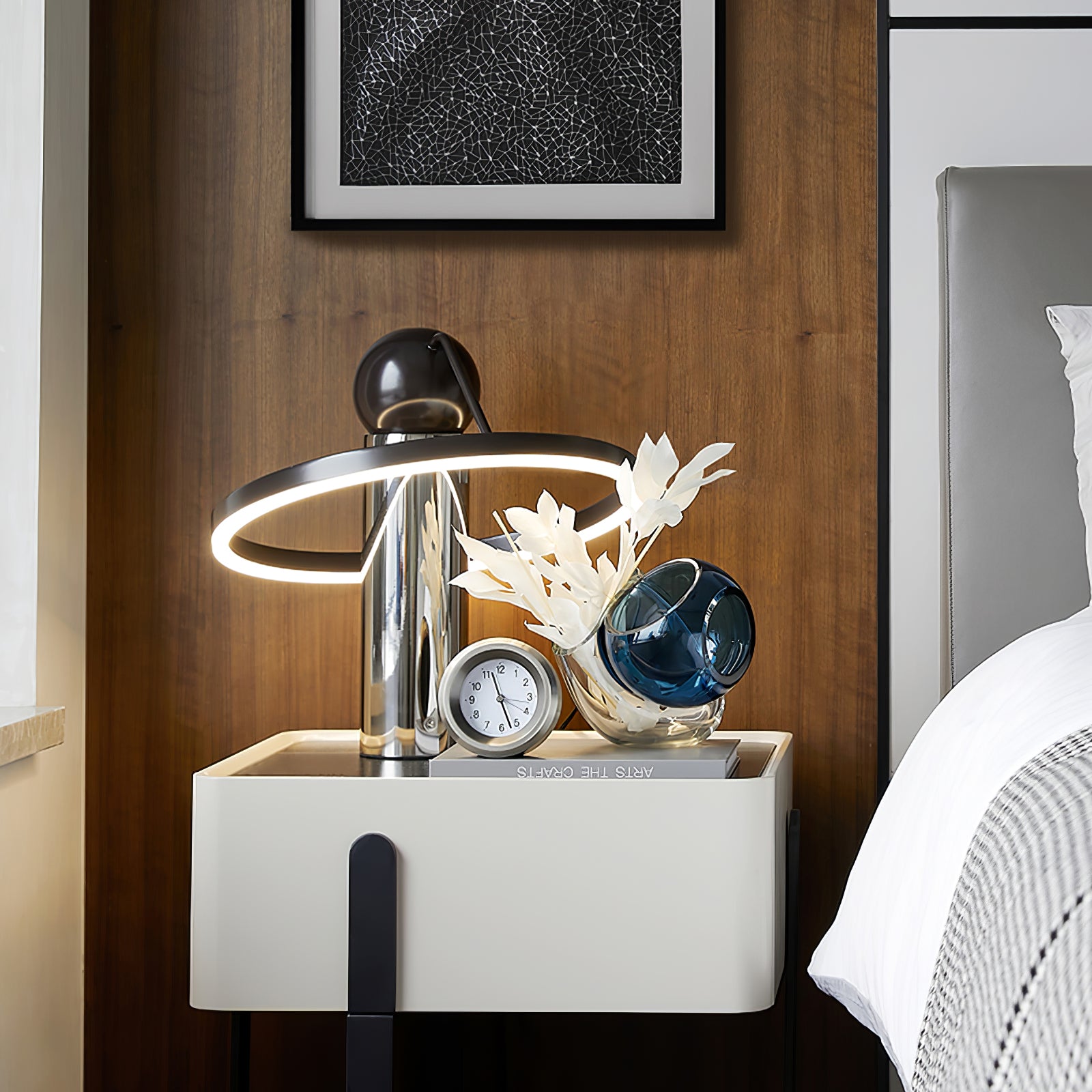 置き忘れたテーブルランプ