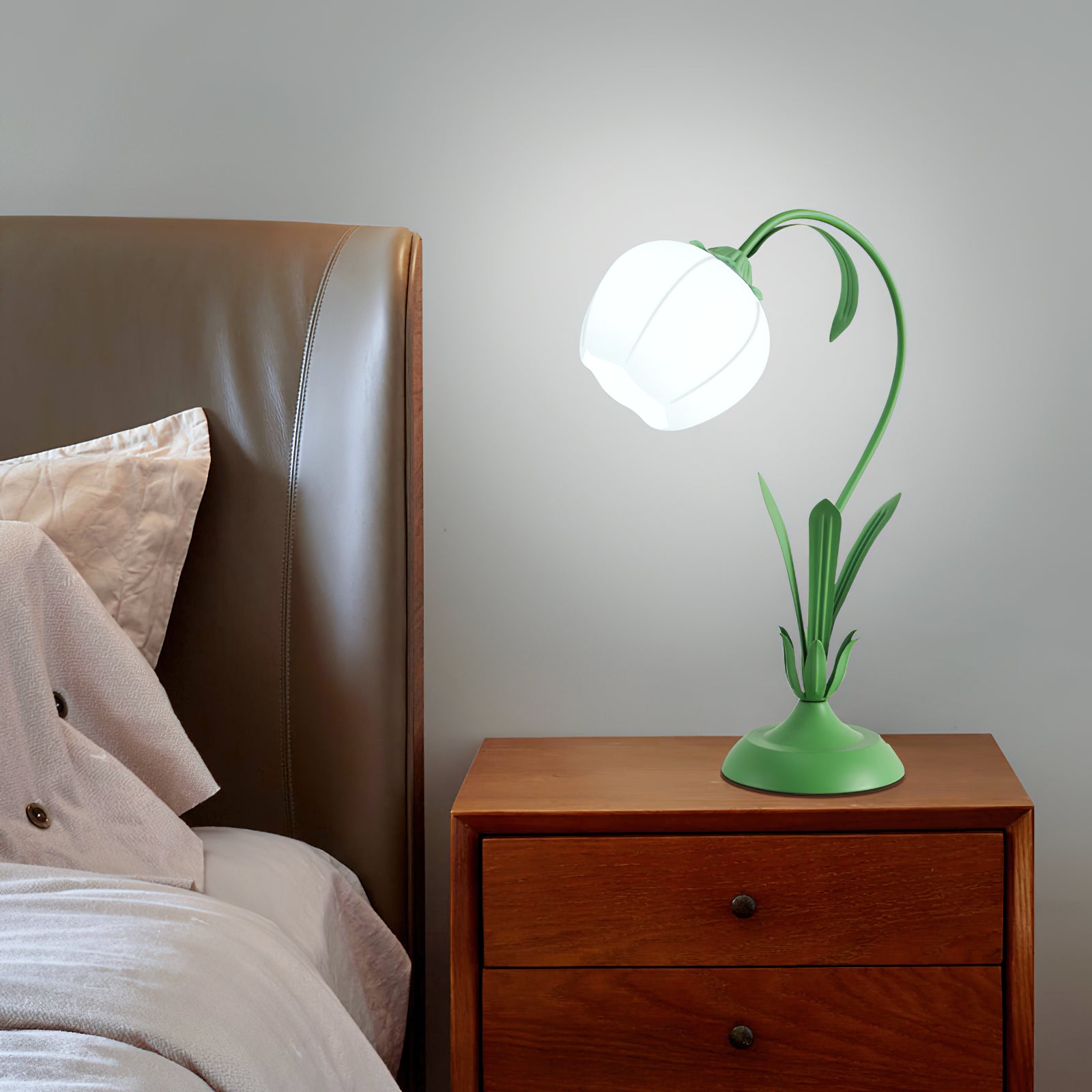 花の雰囲気のあるテーブルランプ