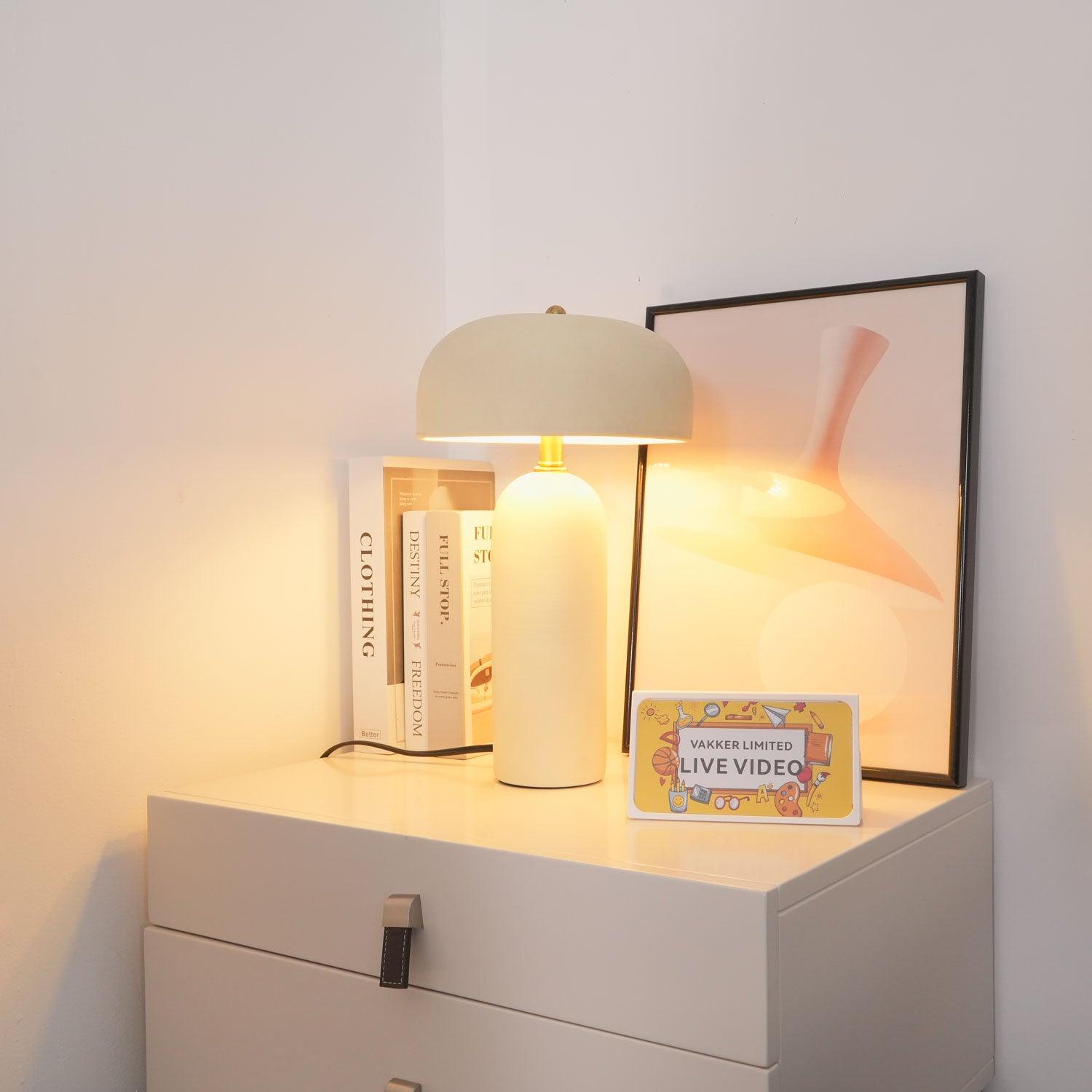 ファンギグローテーブルランプ