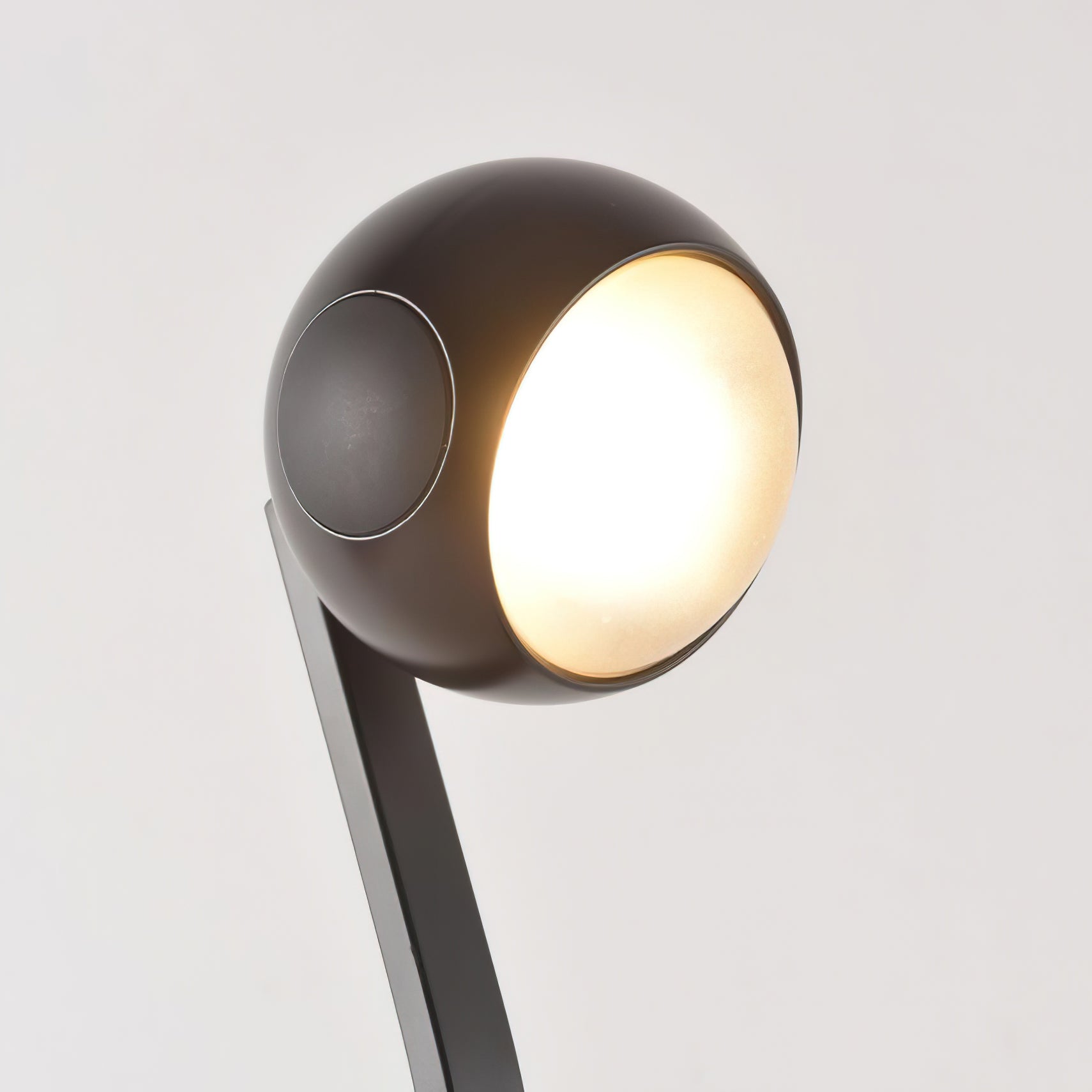 チャルフィス テーブルランプ