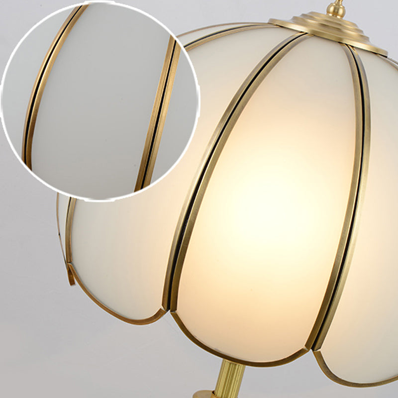 ライトラグジュアリー真鍮スワンテーブルランプ