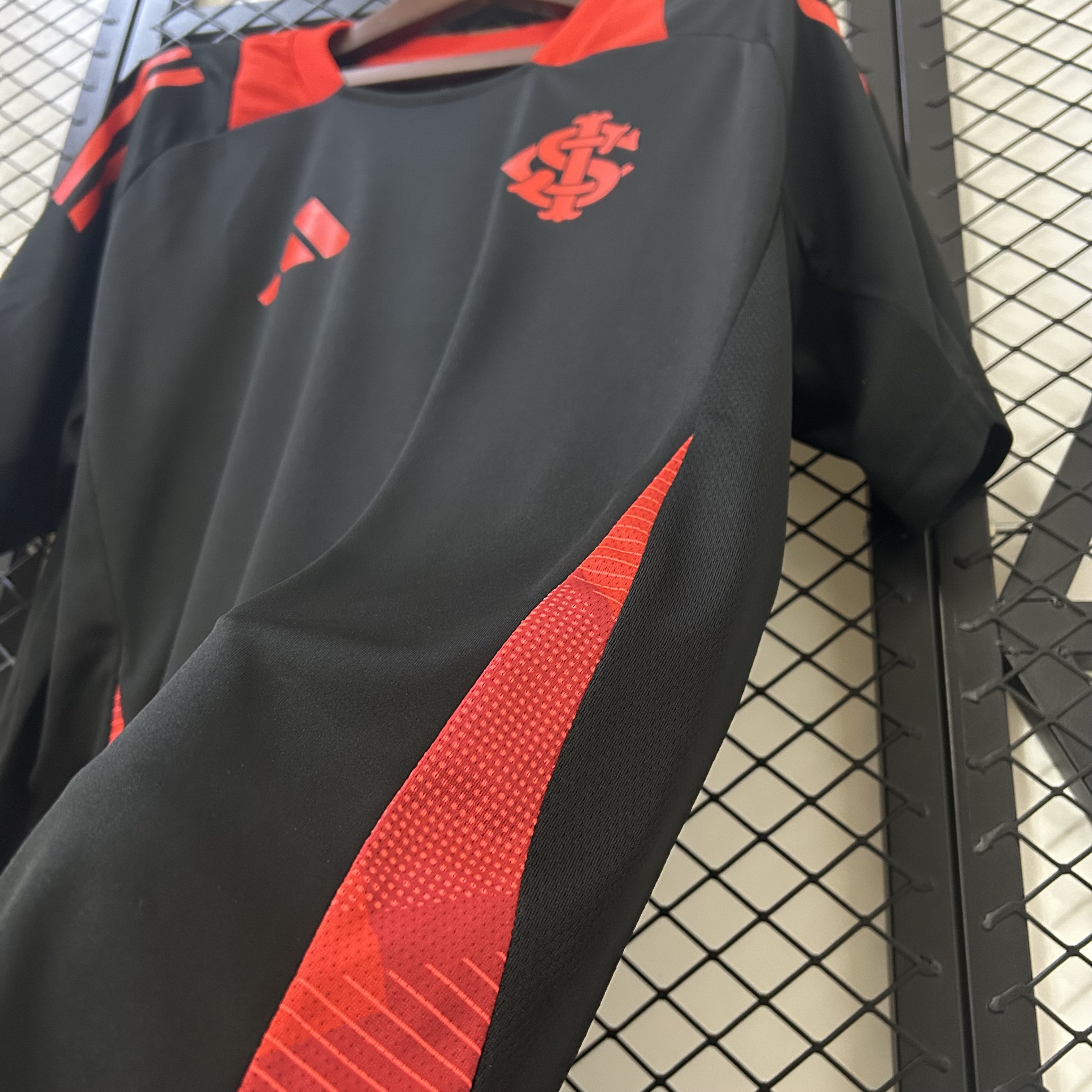 25/26 International Training Suit Black Jersey