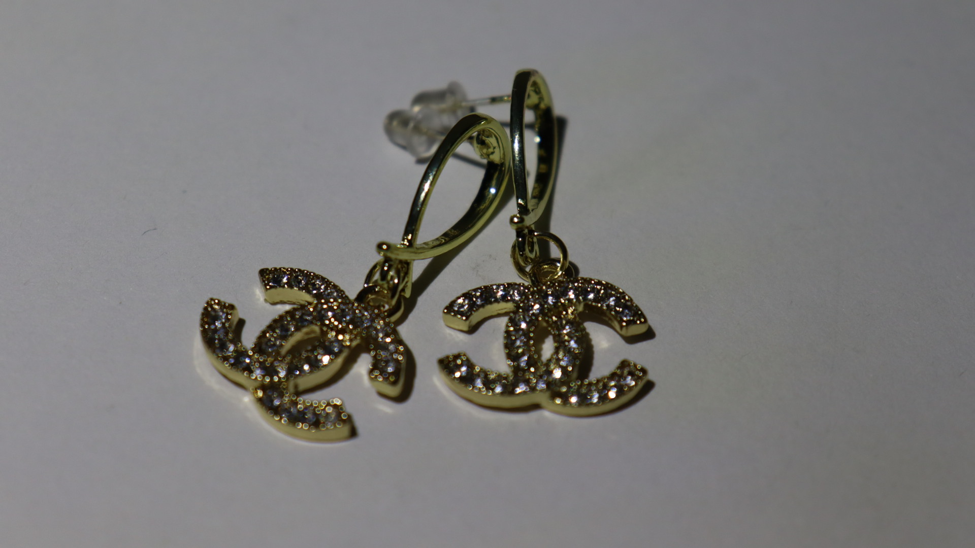 Simple diamond stud earrings