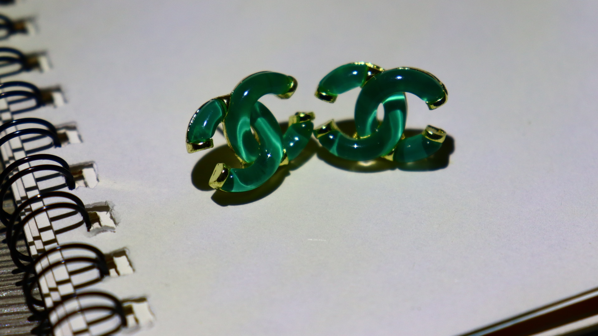 🍃 Jade Green Leaf Threader Earrings, Dainty Adjustable Ear Threads, Asian Inspired Nature Jewelry for Women