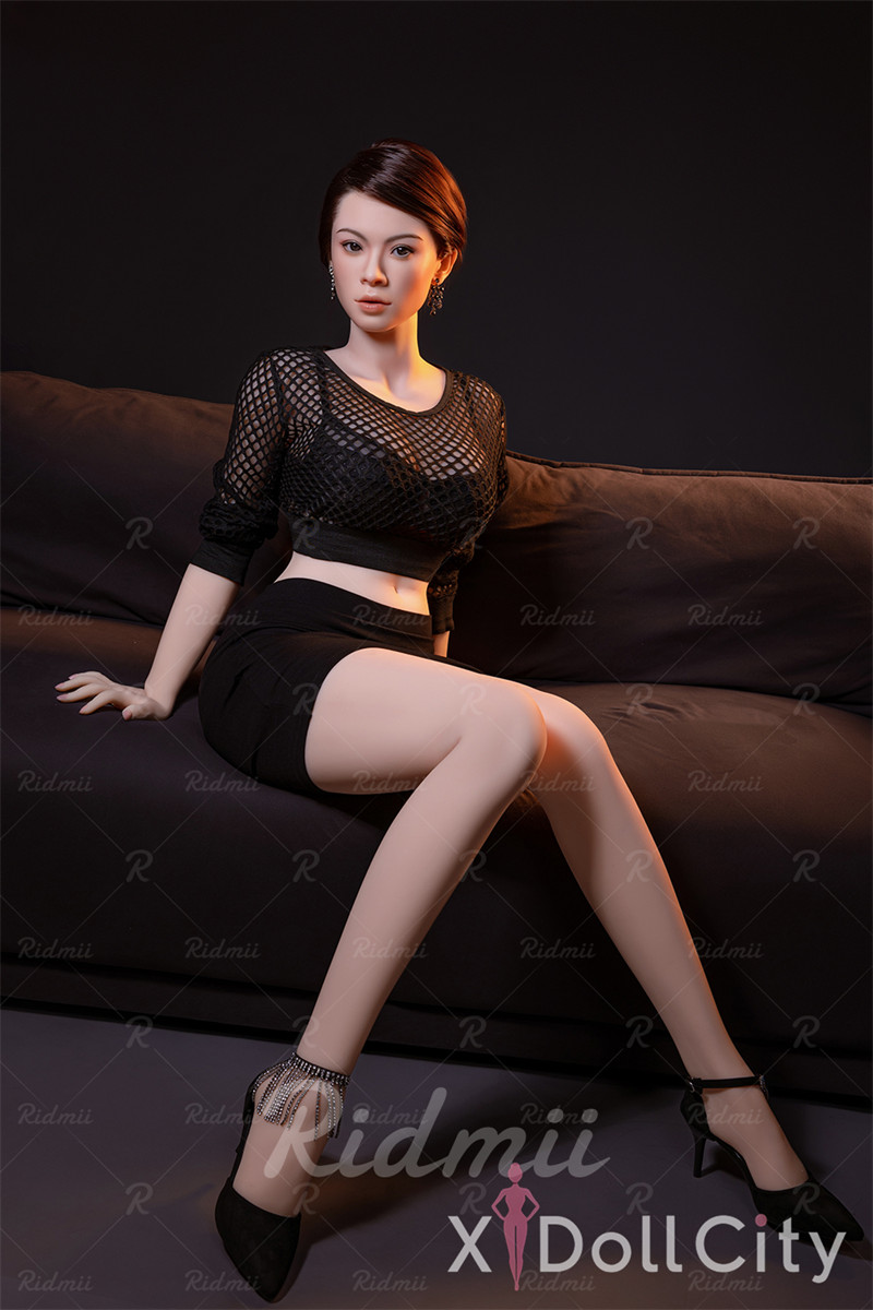 Celebrity Lucy Liu 158cm Soft Silicone Ridmii Doll with TPE Body
