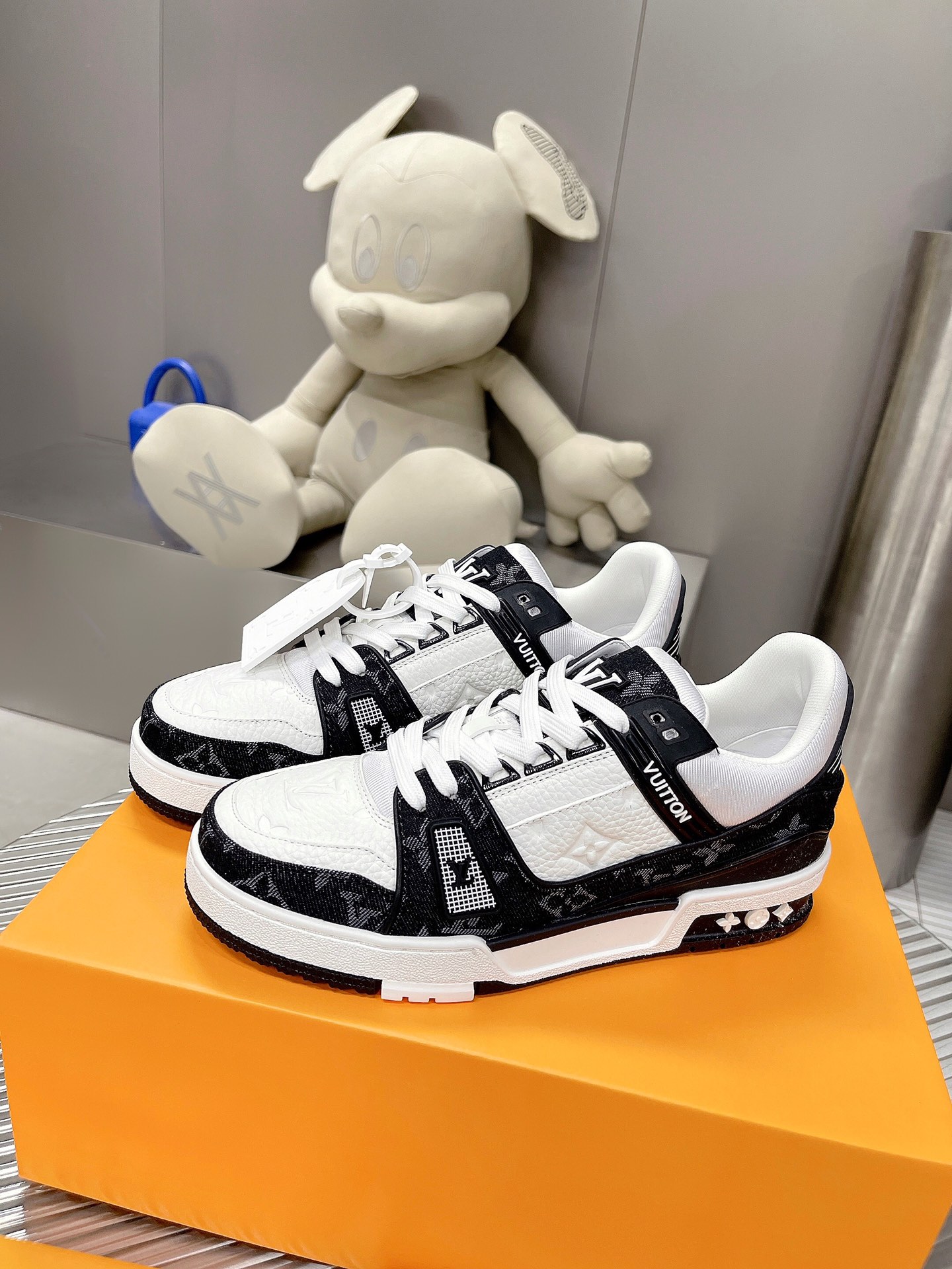 LV trainer sneaker low