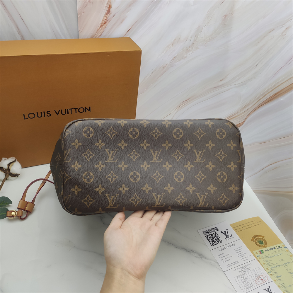 LOUIS VUITTON Monogram Neverfull MM Tote Bag
