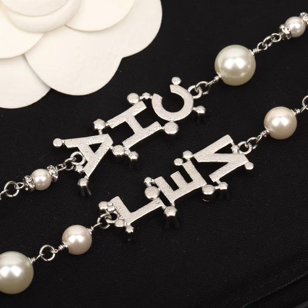 Chanel classic alphabet pearl necklace