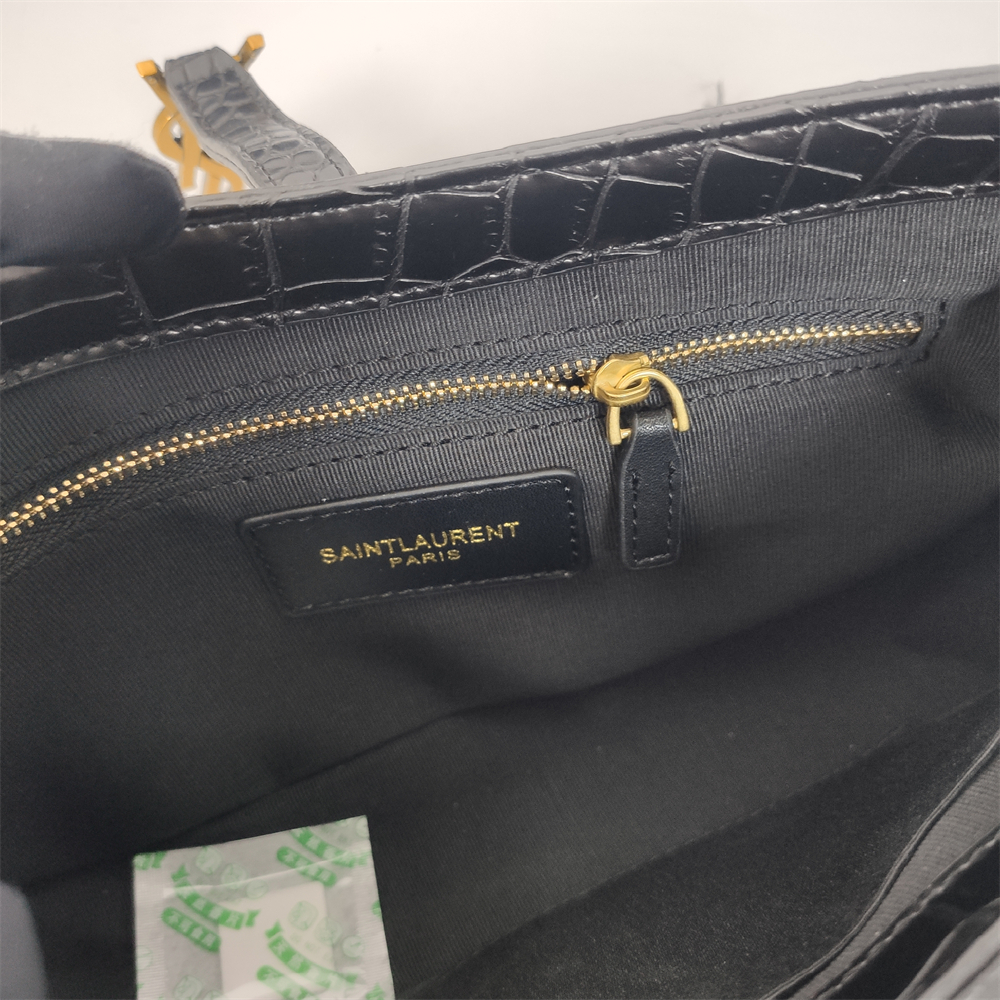 Replica Saint Laurent Cassandra  Le 5 à 7 Hobo Bag