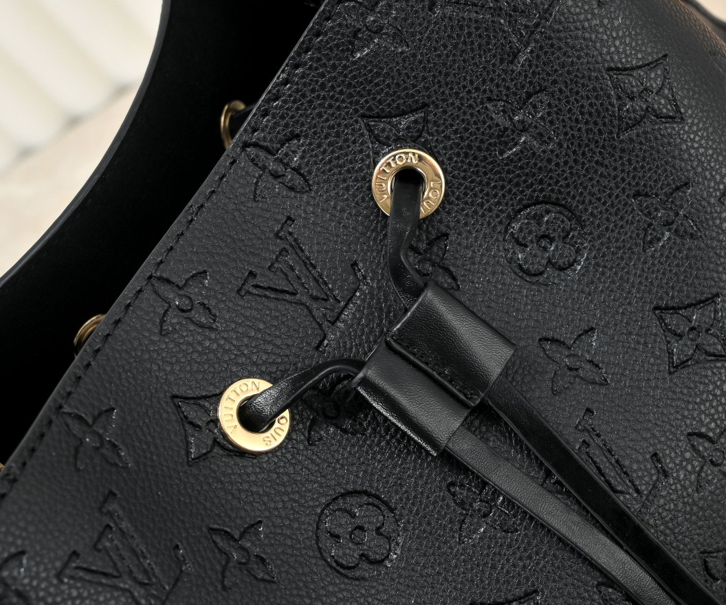 LV Neonoe Monogram Bucket bag