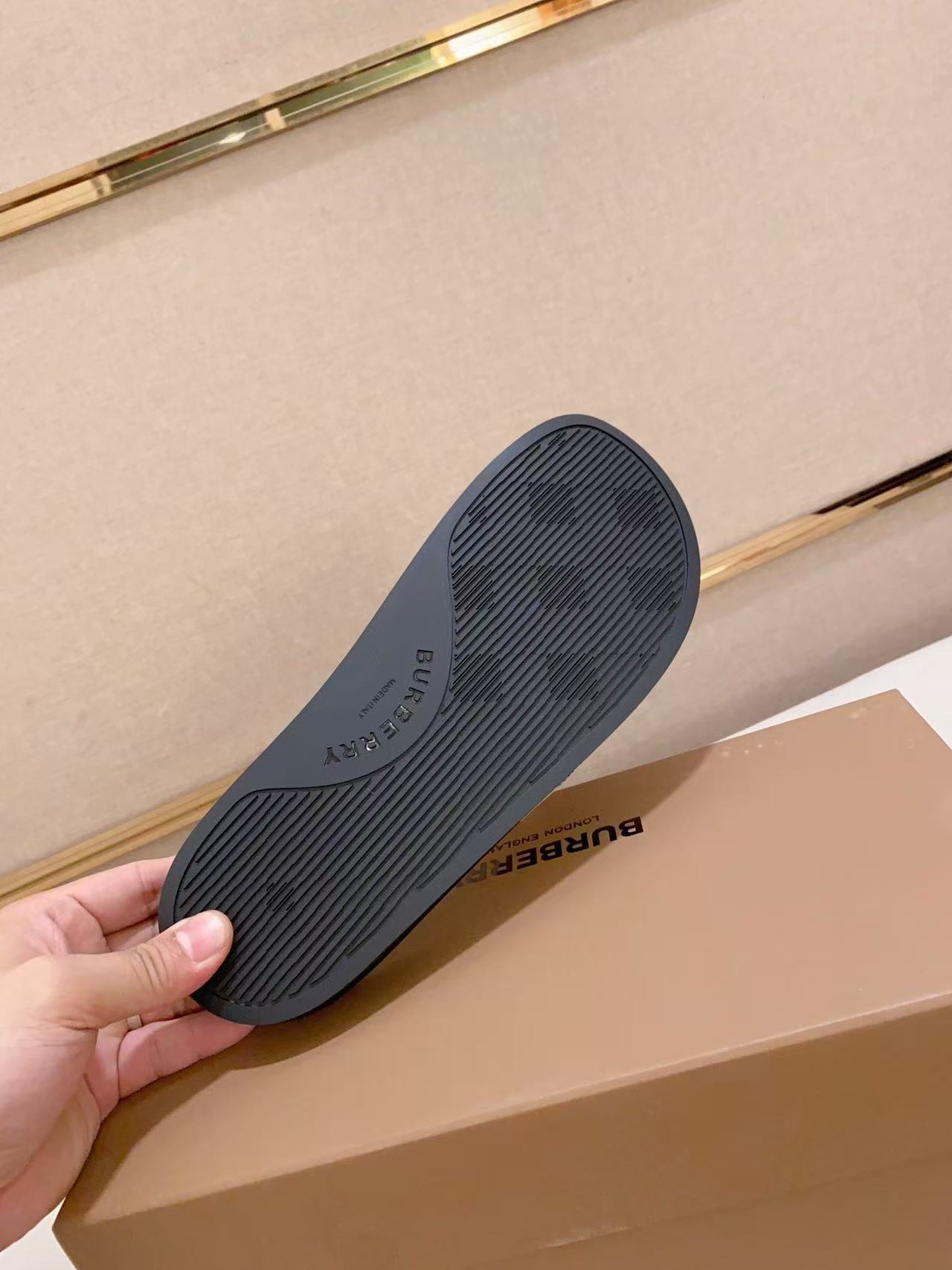 Burberry Men's Slippers