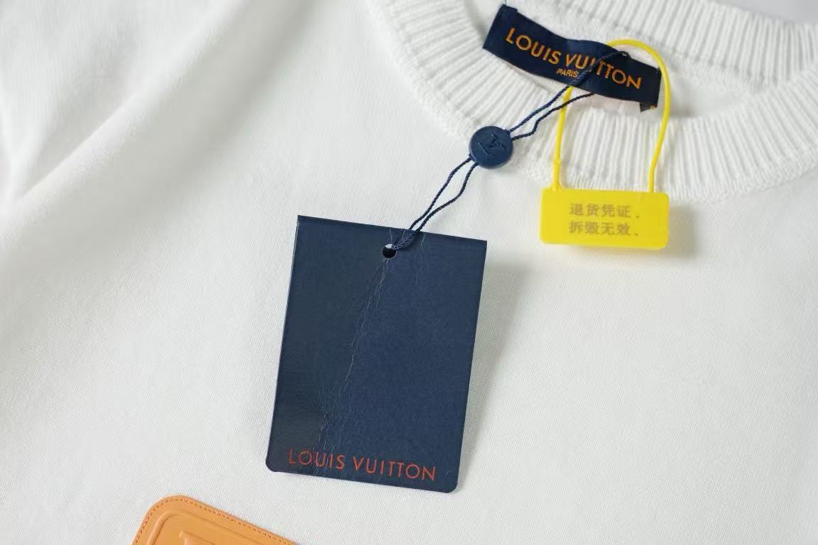 LV embossed leather seal T-shirt