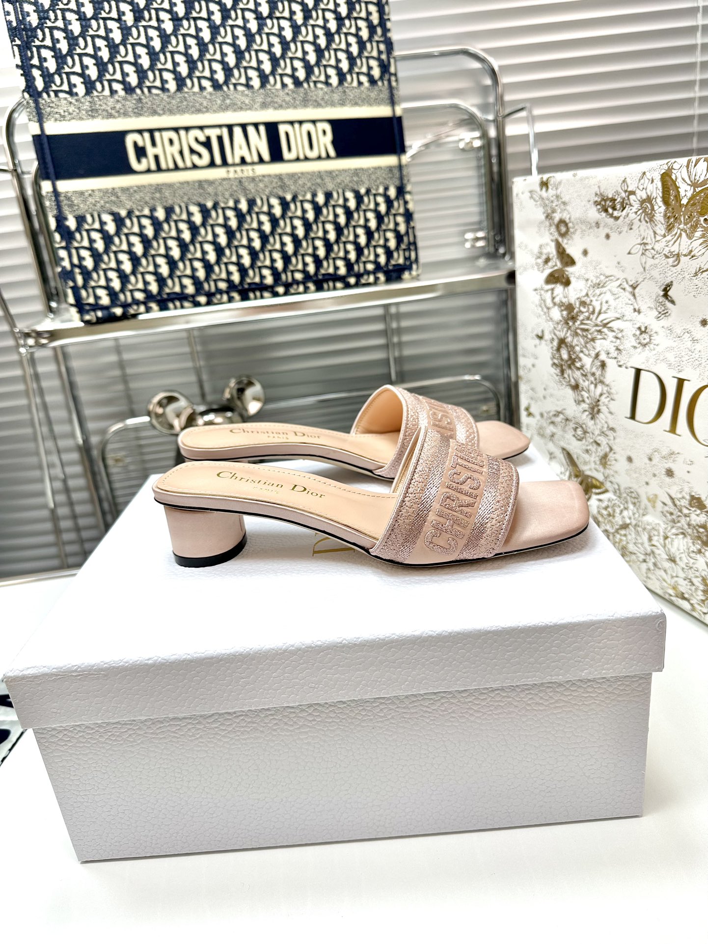 Replica Dior Embroidery collection of flip-flops