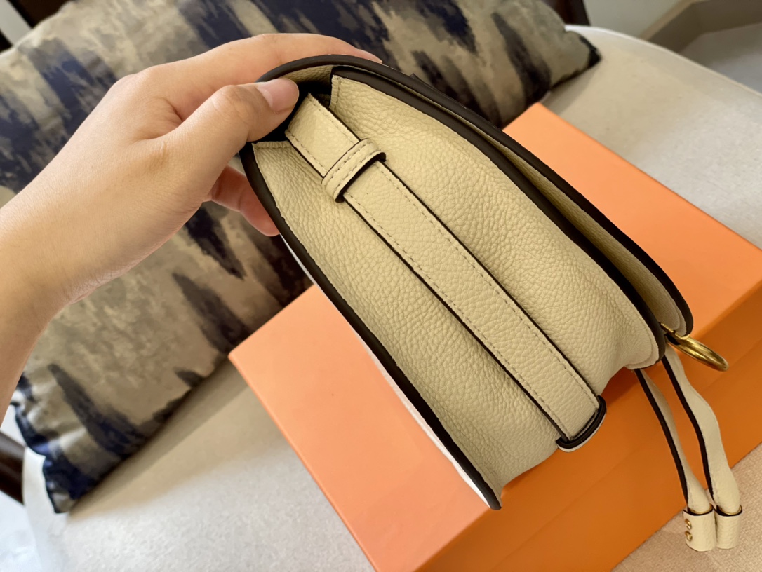 Replica CHLOE'   MARCIE Marcie Small leather shoulder bag with logo engraving