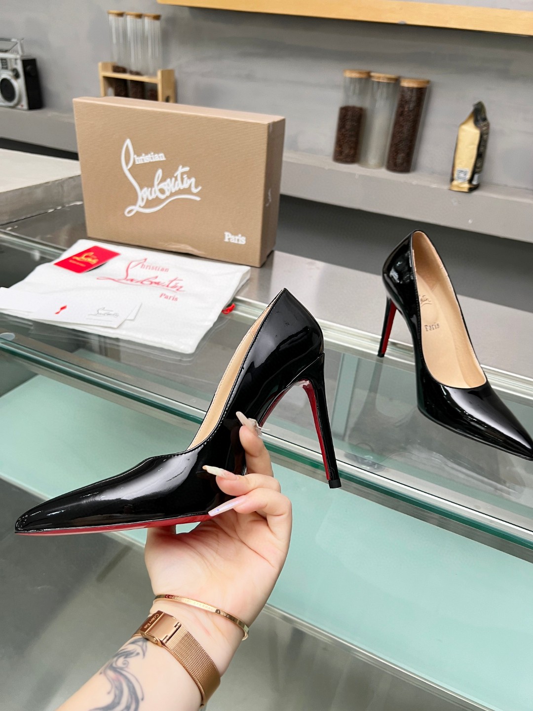 High Quality Christian Louboutin So Kate patent leather pumps