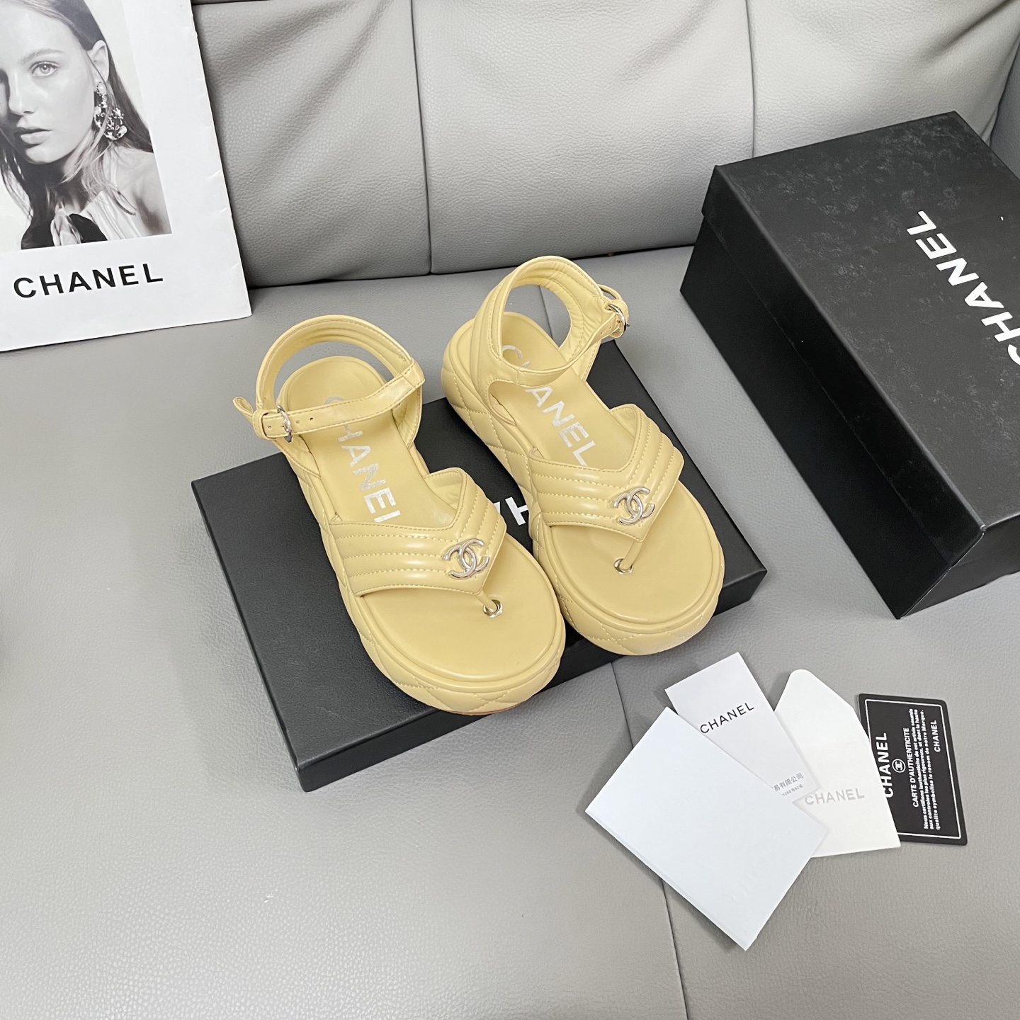 Chanel 25SS C buckle thick-soled flip-flops