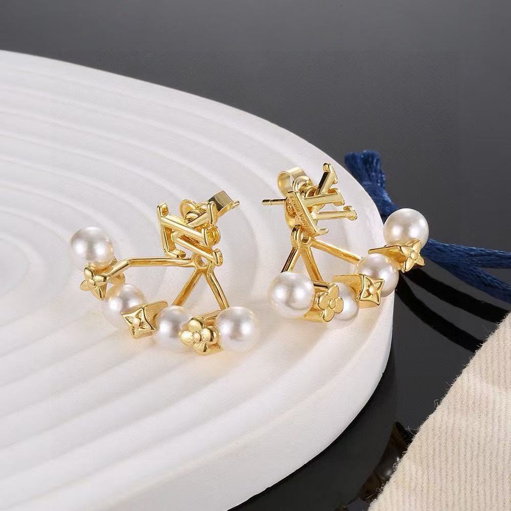 LV letter flower stud earrings