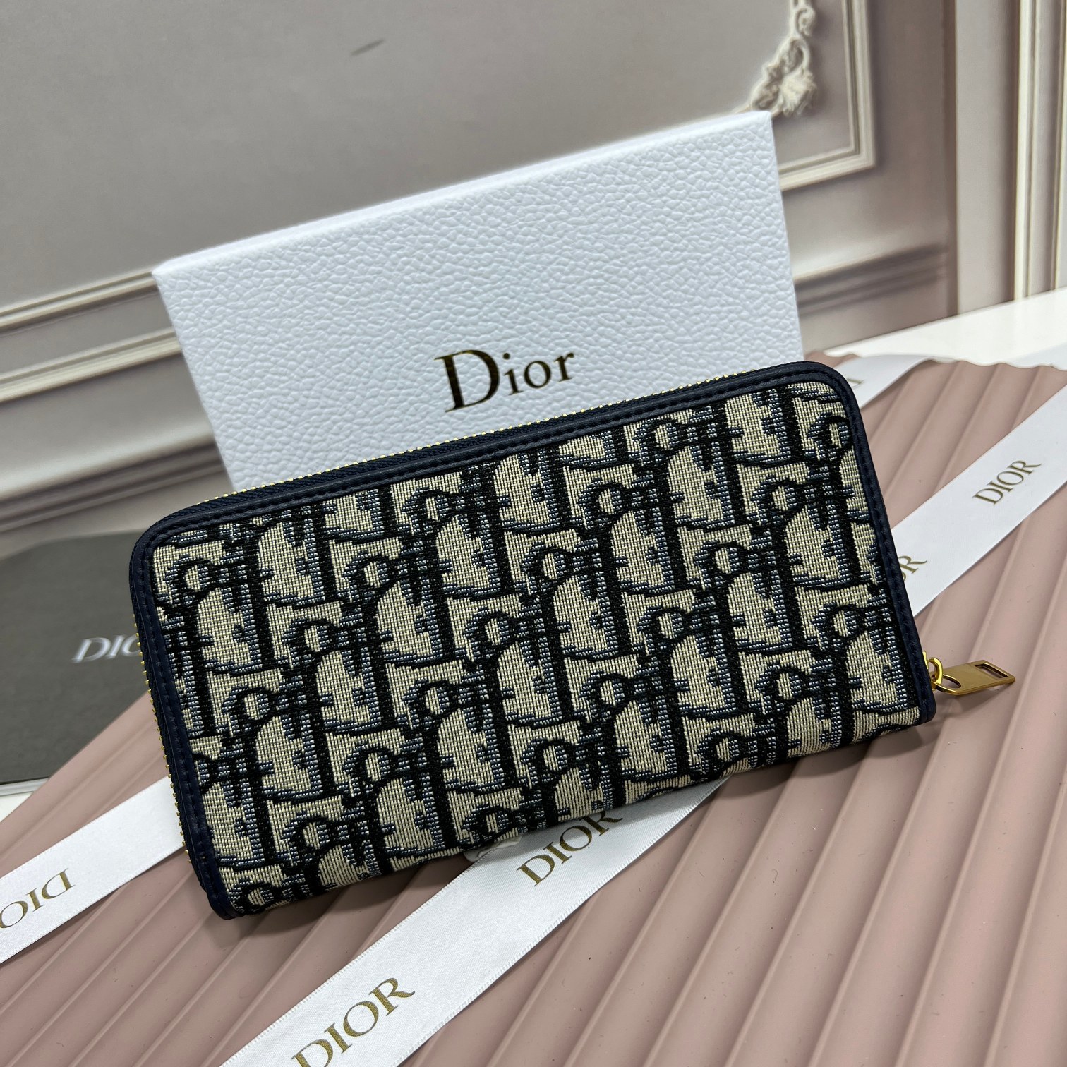 Replica Dior 30 Montaigne Voyageur Slim Wallet