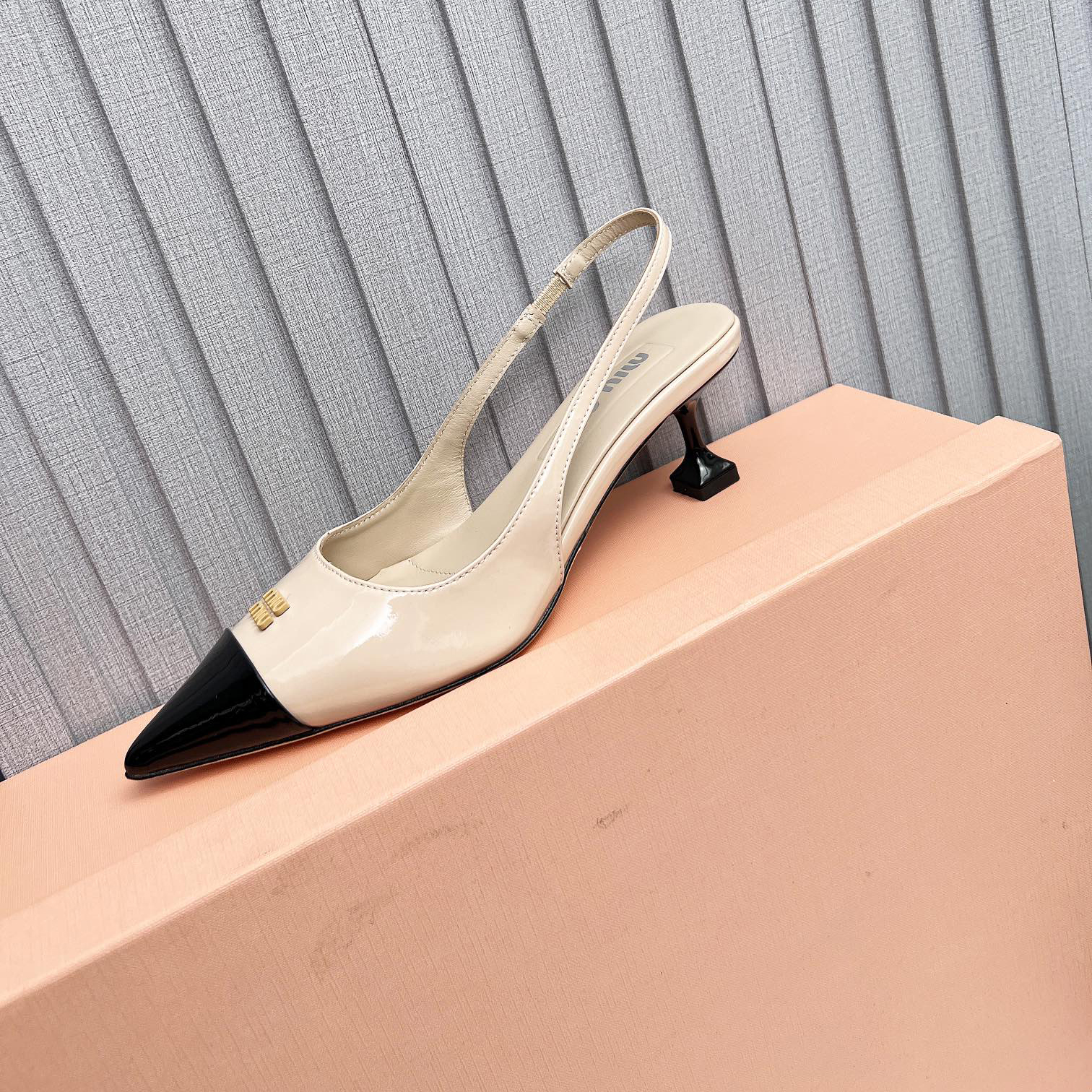 High-quality miumiu Original women's leather shoes