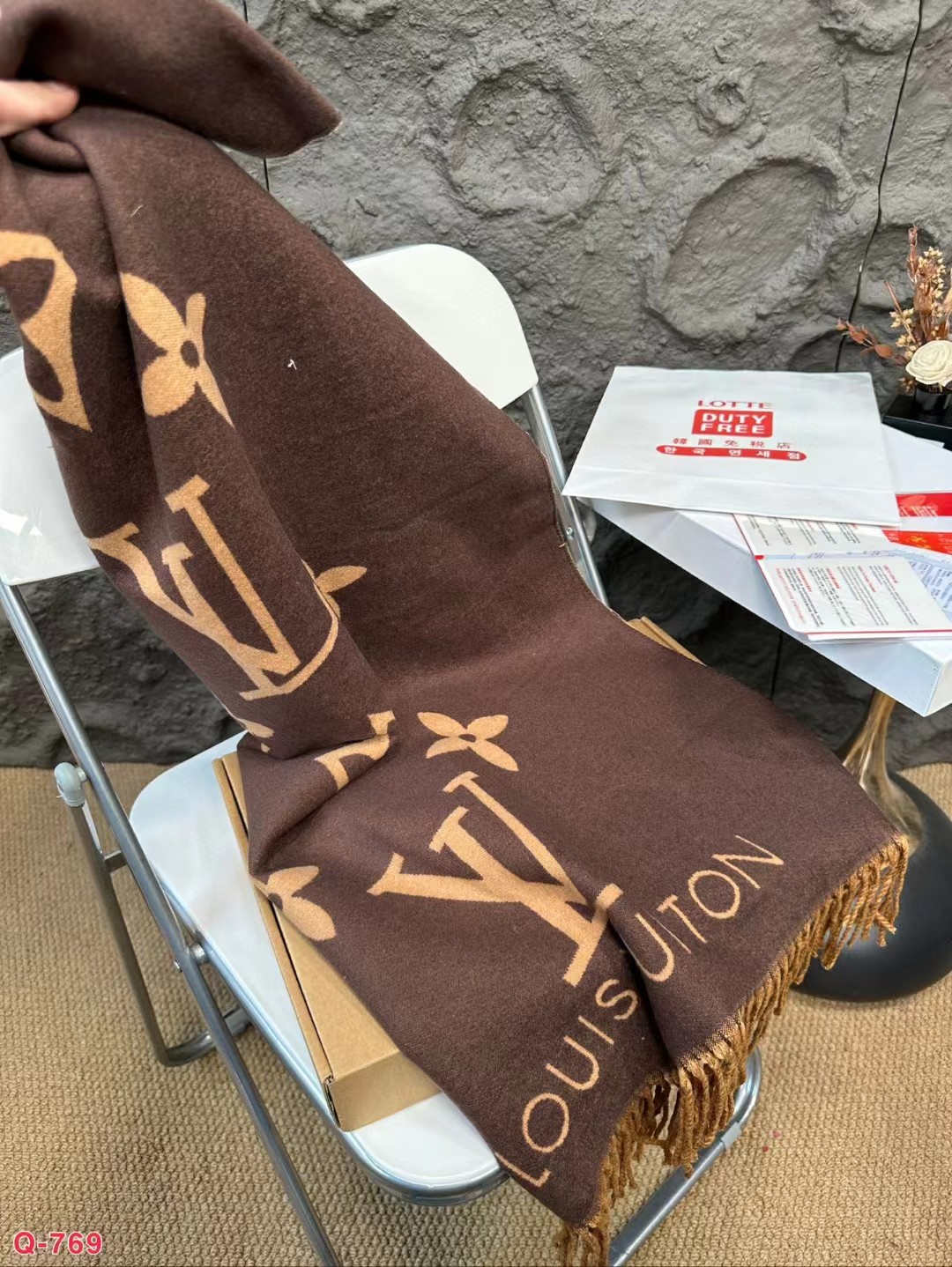 Replica  Louis Vuitton LV Unisex Reykjavik Scarf