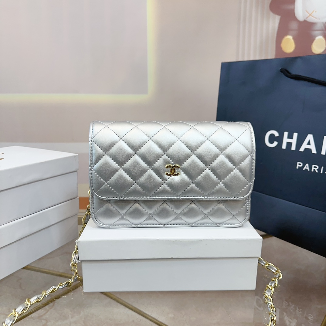 Chanel woc crossbody chain bag