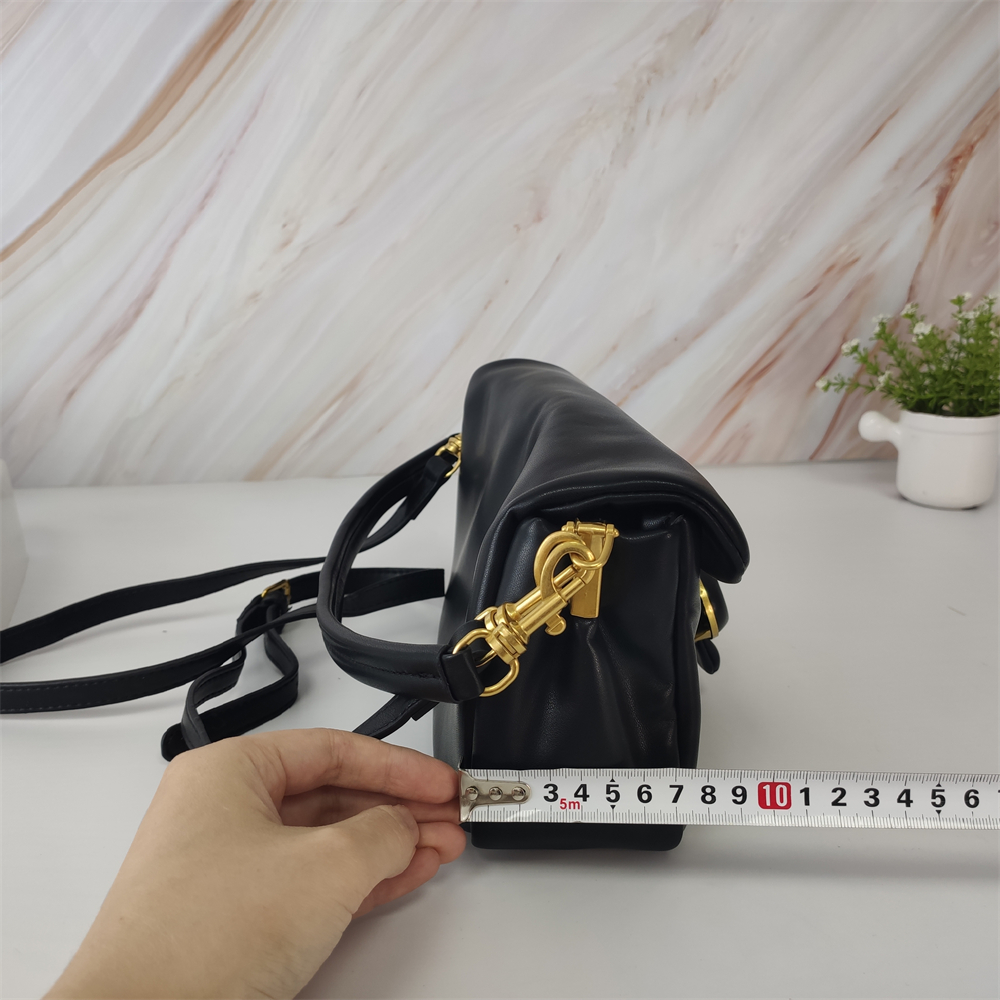 Coach Teri Shoulder Bag In Signature Canvas 20CM