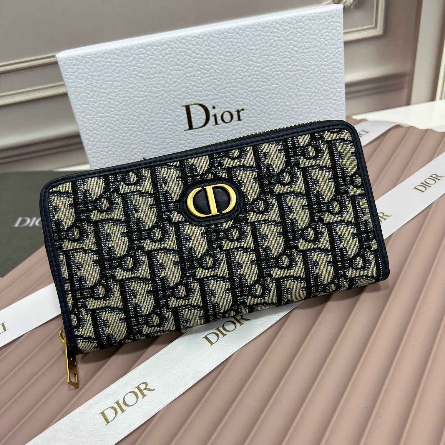 Replica Dior 30 Montaigne Voyageur Slim Wallet
