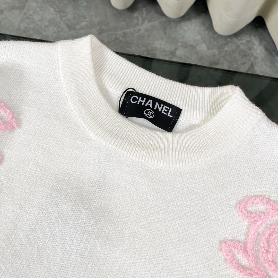 Chanel round neck knitted pullover sweater