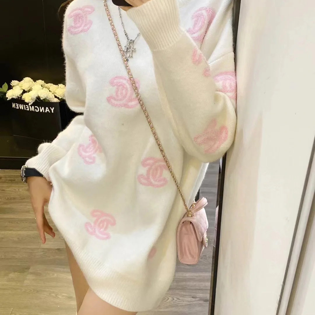 Chanel round neck knitted pullover sweater